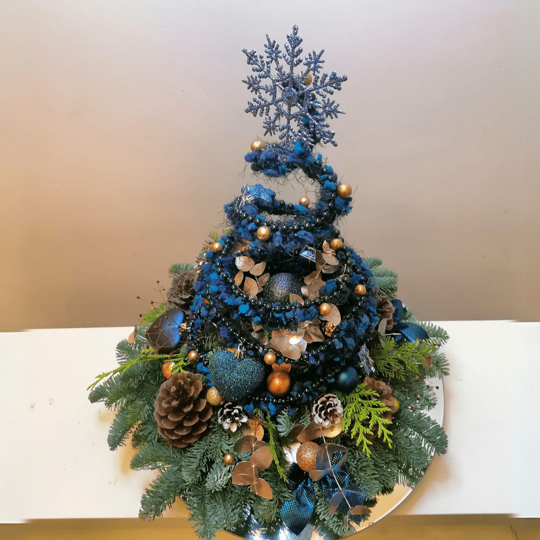 Aranjament brad de Craciun albastru din lana