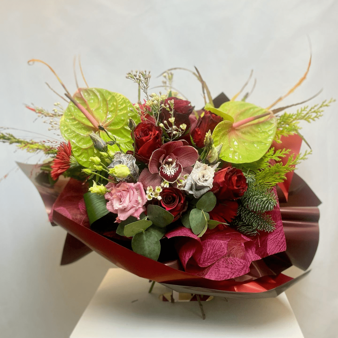 Buchet de Craciun cu brad si anthurium