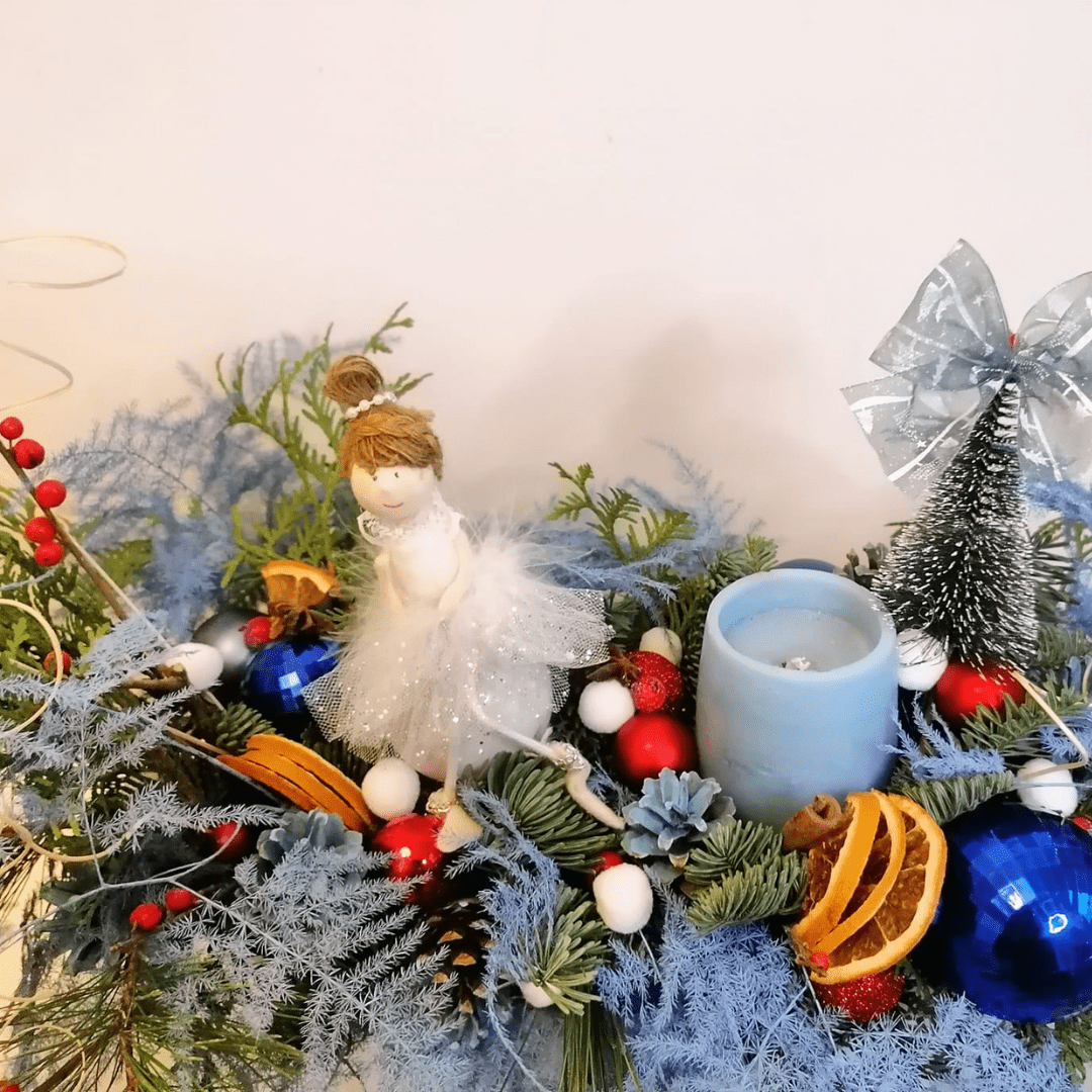 Close-up aranjament Craciun cu balerina