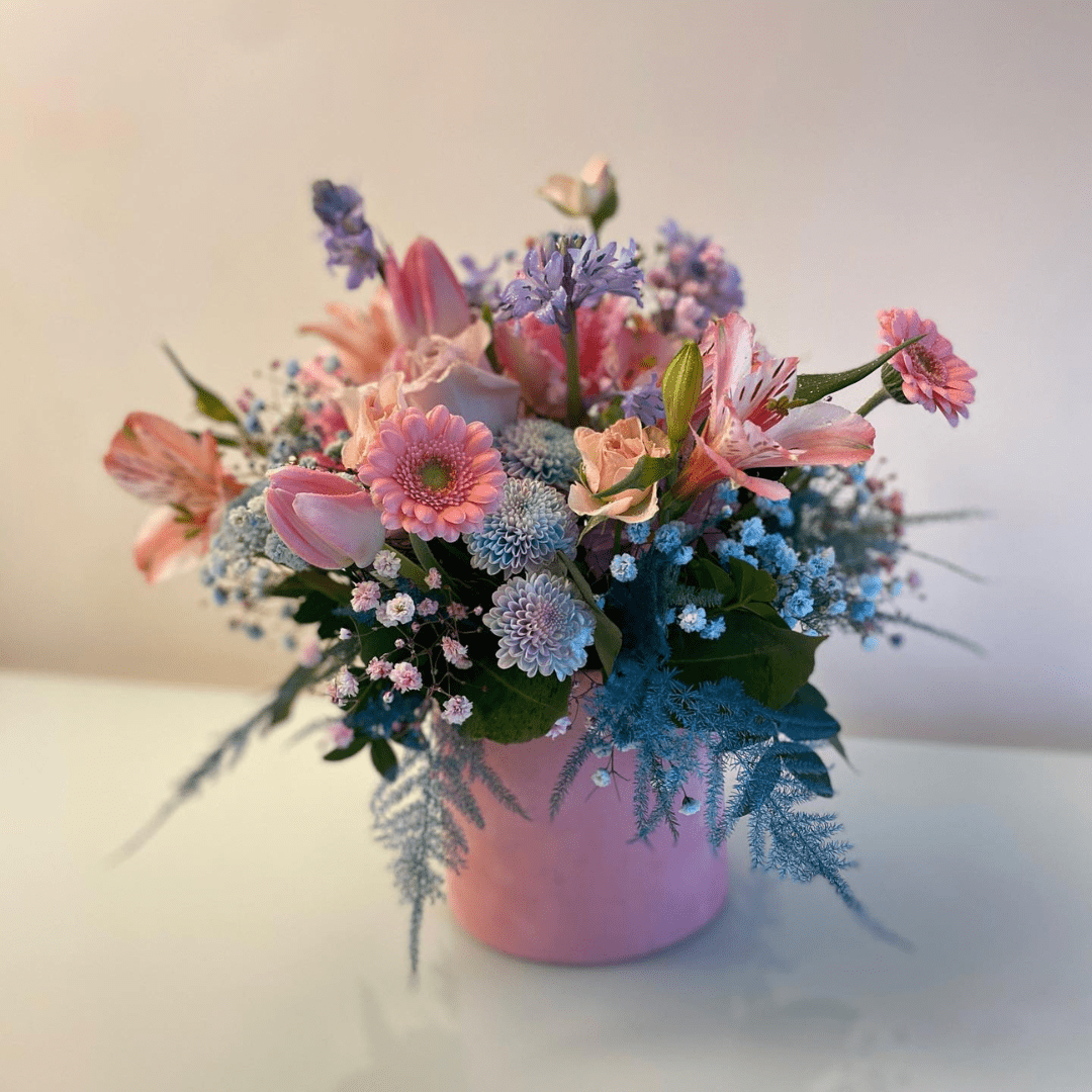 Cutie cu flori roz si bleu