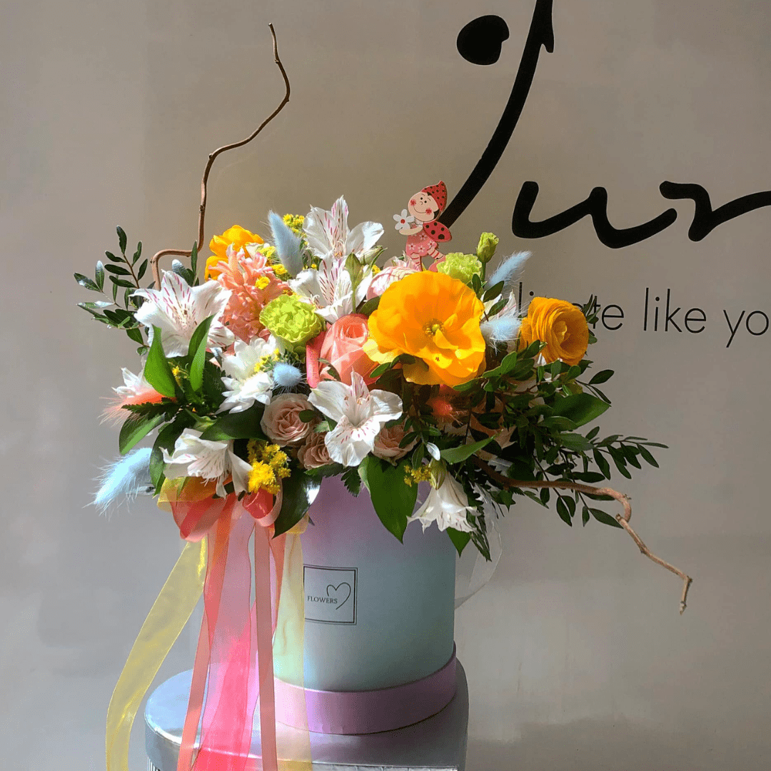 Cutie cu flori de primăvară