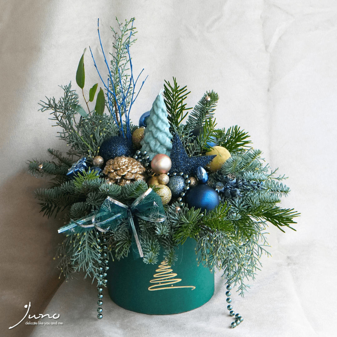 Aranjament cu brad în cutie verde